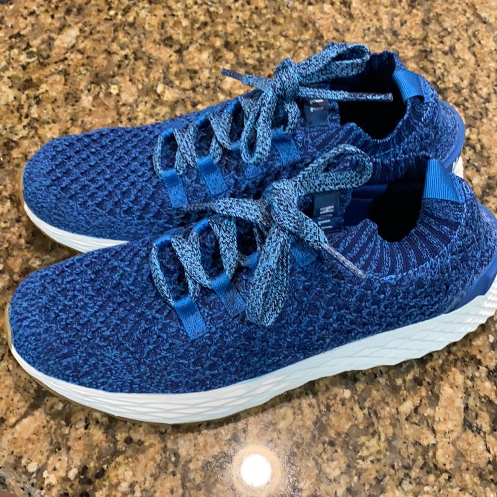 Nobull runners women 9.5 / men 8 / great condition